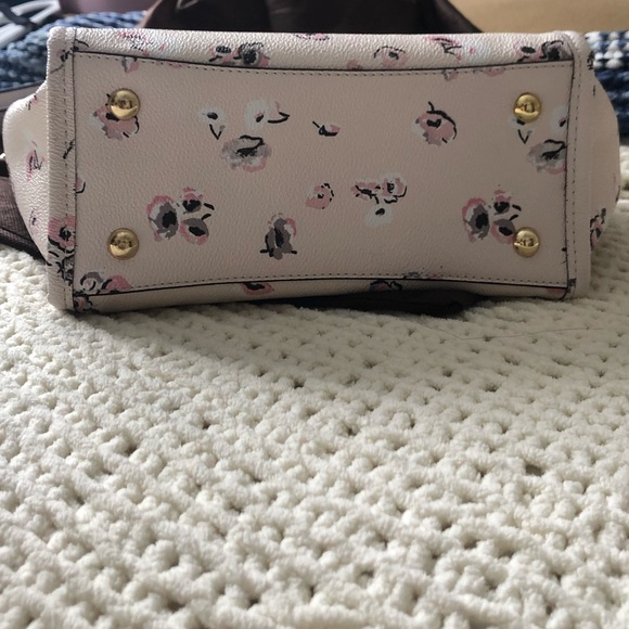 Coach floral print medium purse (w/ a strap) - Picture 3 of 8